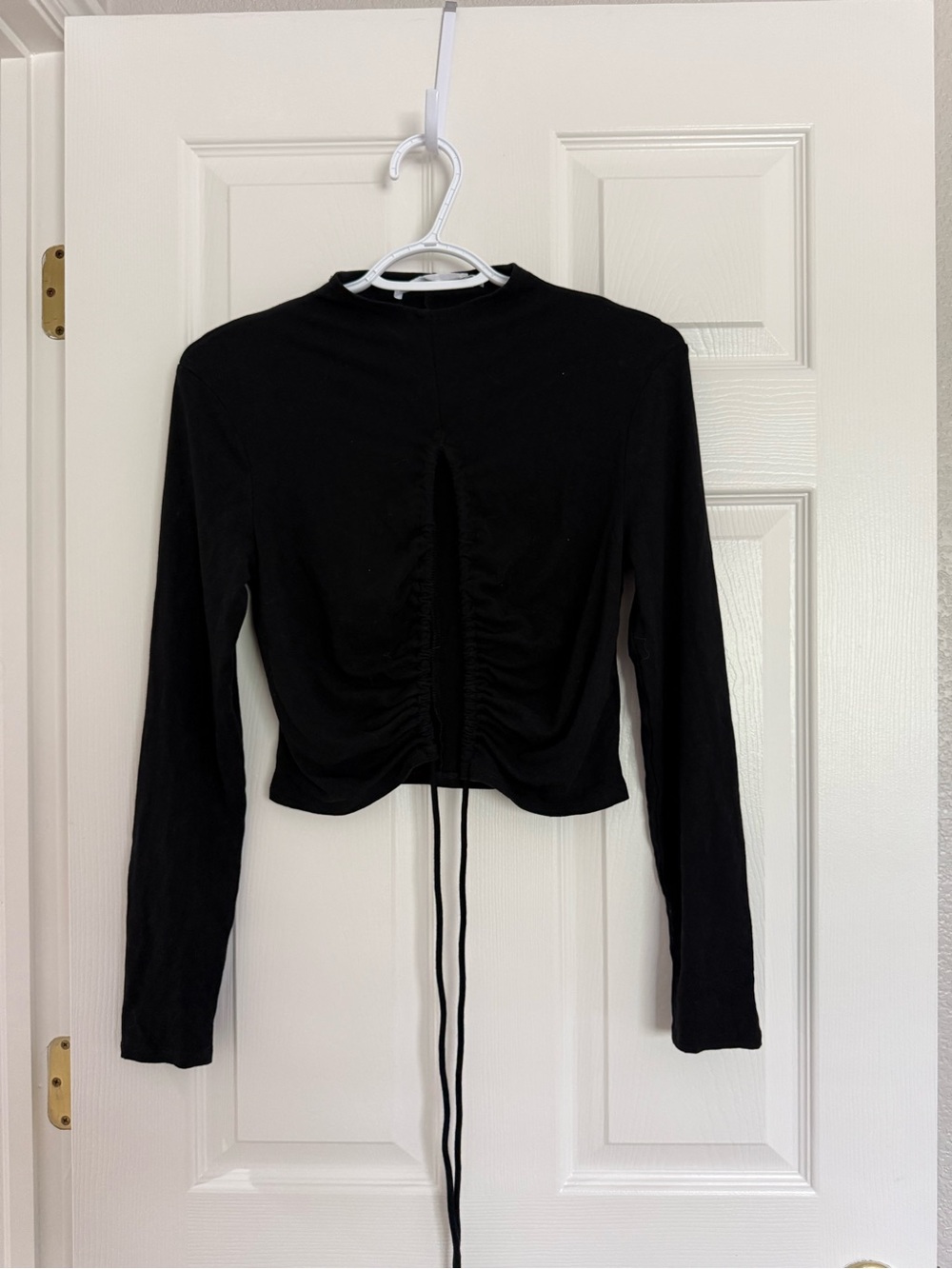 Black Long-Sleeve Cinch-Back Crop Top